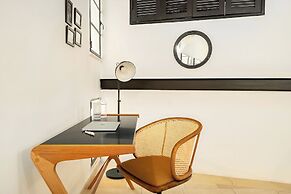 Modern-Rustic Haven in the City by Sea N Rent