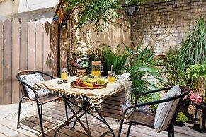 Modern-Rustic Haven in the City by Sea N Rent