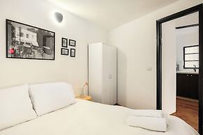 Modern-Rustic Haven in the City by Sea N Rent