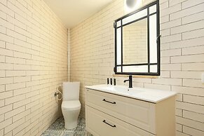 Modern-Rustic Haven in the City by Sea N Rent