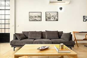 Modern-Rustic Haven in the City by Sea N Rent