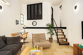 Modern-Rustic Haven in the City by Sea N Rent