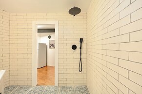 Modern-Rustic Haven in the City by Sea N Rent