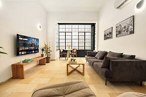 Modern-Rustic Haven in the City by Sea N Rent