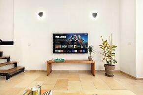 Modern-Rustic Haven in the City by Sea N Rent