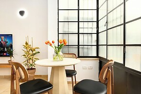 Modern-Rustic Haven in the City by Sea N Rent