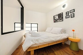 Modern-Rustic Haven in the City by Sea N Rent