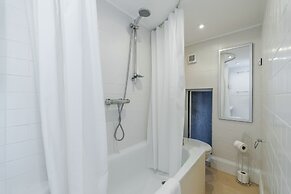 Distinctive apartment for 3 with mezz