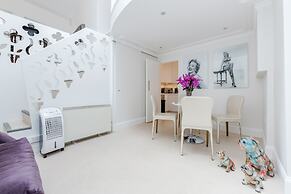 Distinctive apartment for 3 with mezz