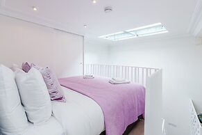 Distinctive apartment for 3 with mezz