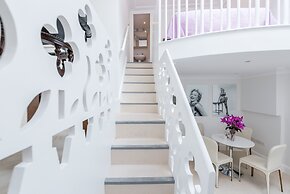 Distinctive apartment for 3 with mezz