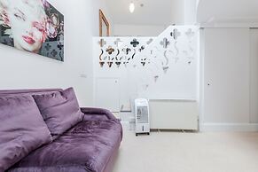 Distinctive apartment for 3 with mezz