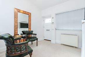 Distinctive apartment for 3 with mezz