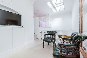 Distinctive apartment for 3 with mezz