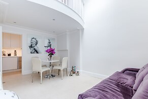 Distinctive apartment for 3 with mezz