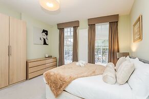 Stylish 3 Bed 3 bath in Kens High St