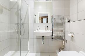 Stylish 3 Bed 3 bath in Kens High St