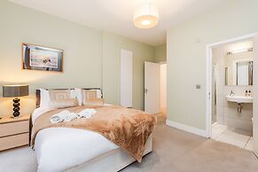 Stylish 3 Bed 3 bath in Kens High St