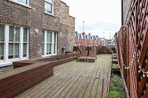 Stylish 3 Bed 3 bath in Kens High St