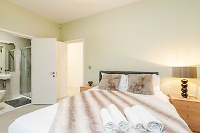 Stylish 3 Bed 3 bath in Kens High St