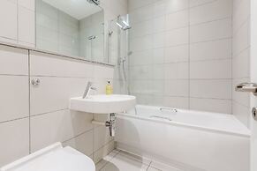 Stylish 3 Bed 3 bath in Kens High St