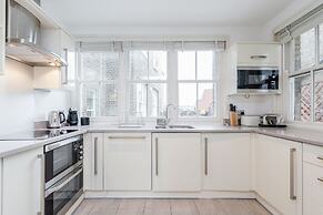 Stylish 3 Bed 3 bath in Kens High St