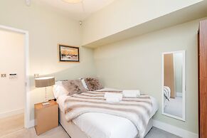 Stylish 3 Bed 3 bath in Kens High St