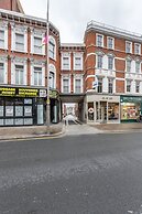 Stylish 3 Bed 3 bath in Kens High St