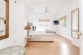 Kings Road Apartments