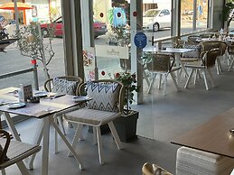 Acropolis Apartments