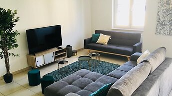 Large Art Deco Flat 100m2 in City Center - Parking