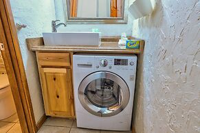 Relaxing Mountain Wynnes