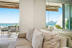 Dolphin Beach H106