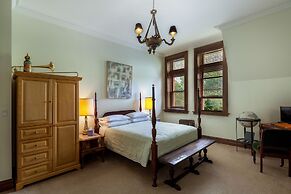 Suites in a Manhattan Mansion