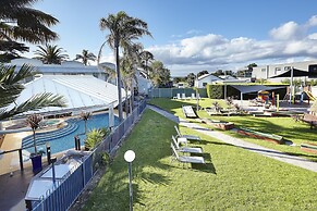 Whitecliffs Beach Resort