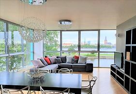 WINWINSTAY Exclusive Apartments by River Daugava