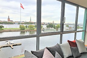 WINWINSTAY Exclusive Apartments by River Daugava