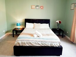 Warm Cosy Family Home With Free Parking