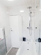 Warm Cosy Family Home With Free Parking