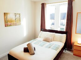 Warm Cosy Family Home With Free Parking