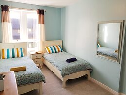 Warm Cosy Family Home With Free Parking