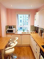 Warm Cosy Family Home With Free Parking