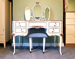 Warm Cosy Family Home With Free Parking