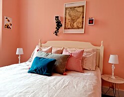 Vibrant Spacious Apartment In West End