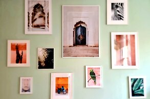 Vibrant Spacious Apartment In West End