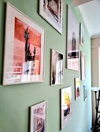 Vibrant Spacious Apartment In West End