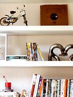 Vibrant Spacious Apartment In West End