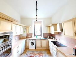 Spacious Apartment In Glasgow