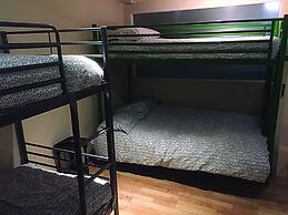 Bobby's Bunkhouse - Hostel