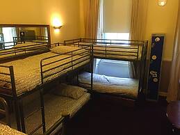 Bobby's Bunkhouse - Hostel